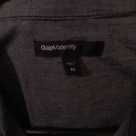 ❗️FINAL SALE ❗️GAP MATERNITY BLOUSE - Picture 3 of 4